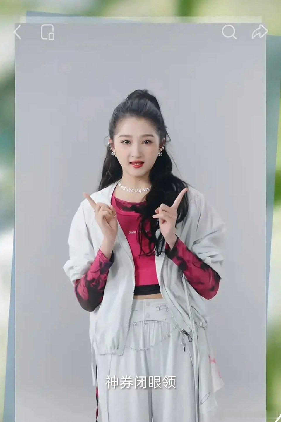 关晓彤也到了发腮的年纪了吗？ 