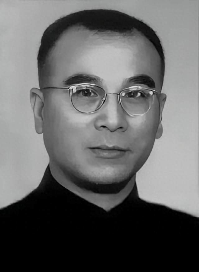 黎明前的大义！国军高官冒死救下万名革命者
