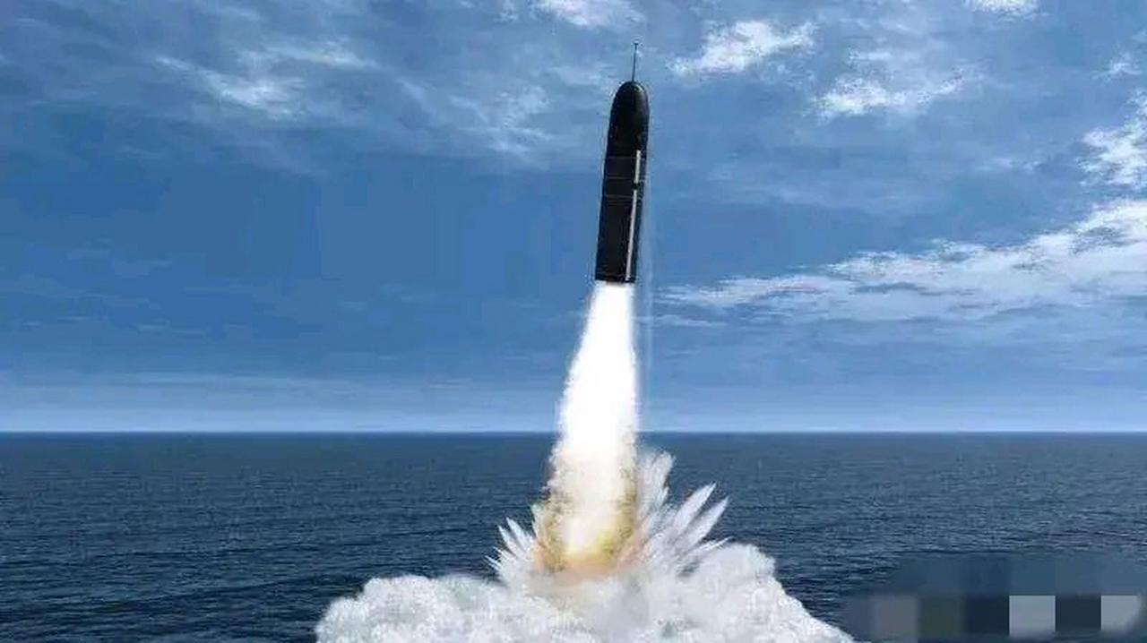 7月6日，中国海军一艘战略核潜艇，向太平洋相关公海海域成功发射一发携载训练模拟弹