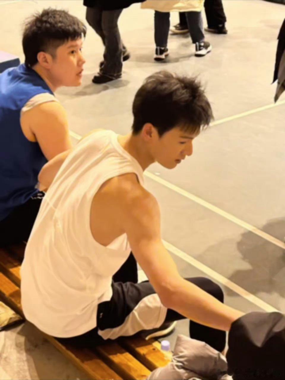 小嫩猪我要一口吃了你李昀锐陆一航﻿李昀锐言尚﻿李昀锐宇文良时