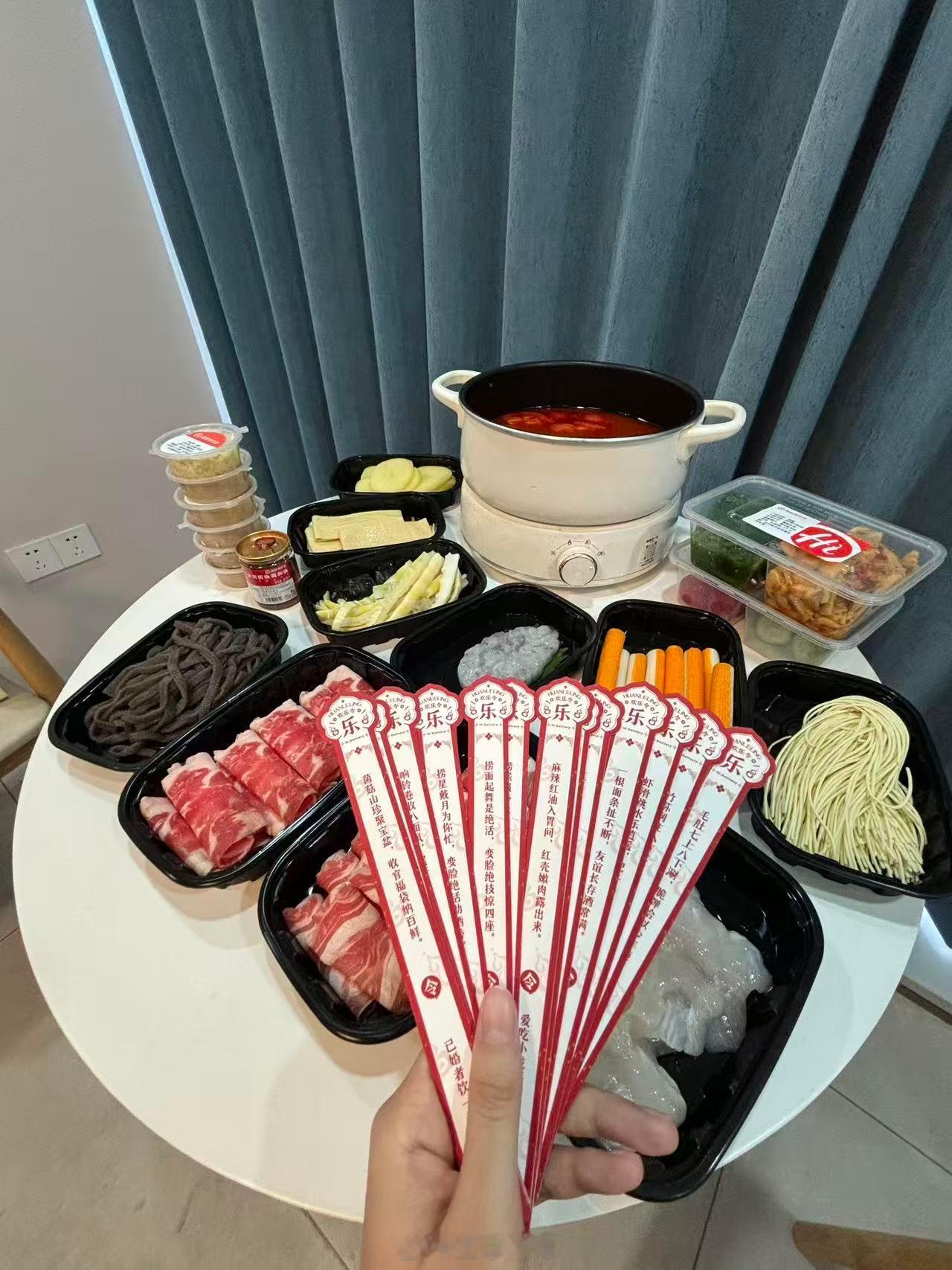 爱你老己周末见“爱你老己”进阶了！现在流行“周末更爱老己”：周末，老己说想躺，立