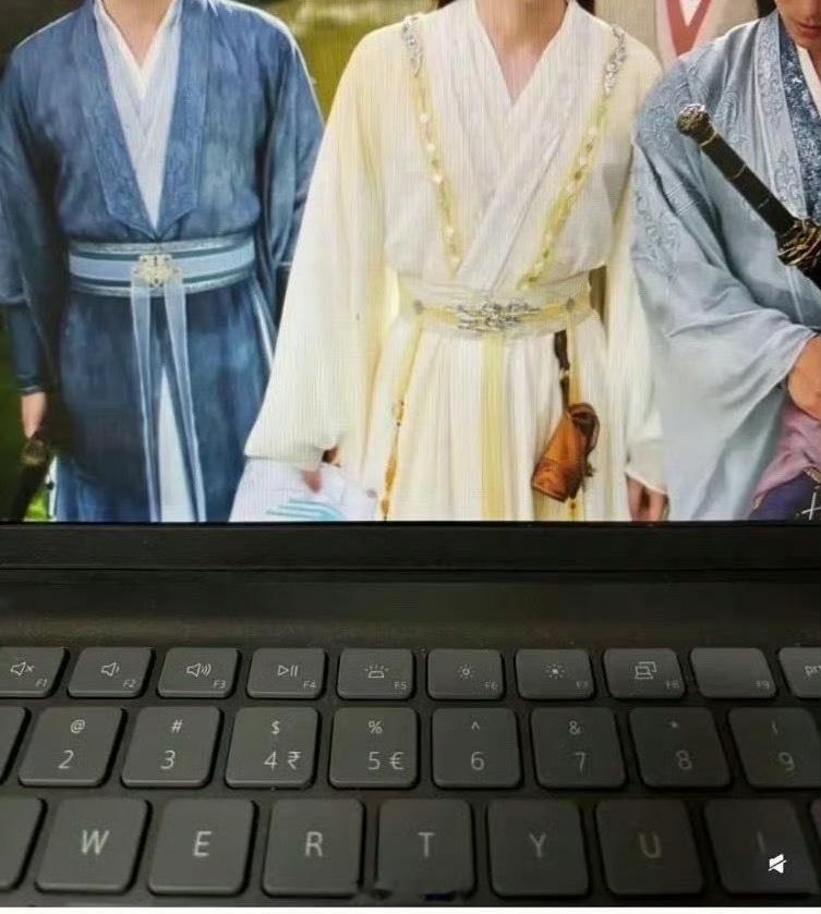 赴山海剧本穿班如何呢，又能怎？只求多更新几集，一天两集看不够啊！ ​​​