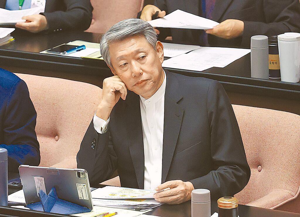台当局经济部门负责人郭智辉近日再度卷入争议，有报导指出，郭智辉在上任后，多次邀请