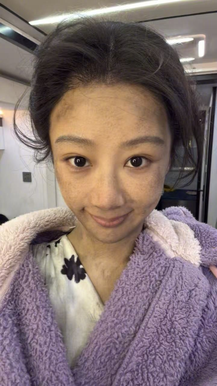 20260526玉兰是一种很特别的植物 它遵循自己先花后叶的生长节奏 在春寒料峭