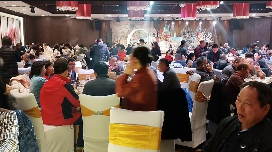 请问餐饮行业的老江湖 : 一个广西柳州市中等偏上消费水平的县城，如果在一类商业地