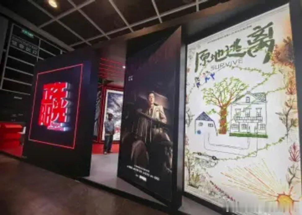 第三十届香港国际影视展，正午阳光展台肖战《谍报上不封顶》任少白单人大海报好评！ 