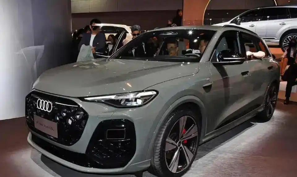 驾驶质感的保留，现代性的补齐

这里涉及到了一个有意思的产品哲学问题。新能源车有