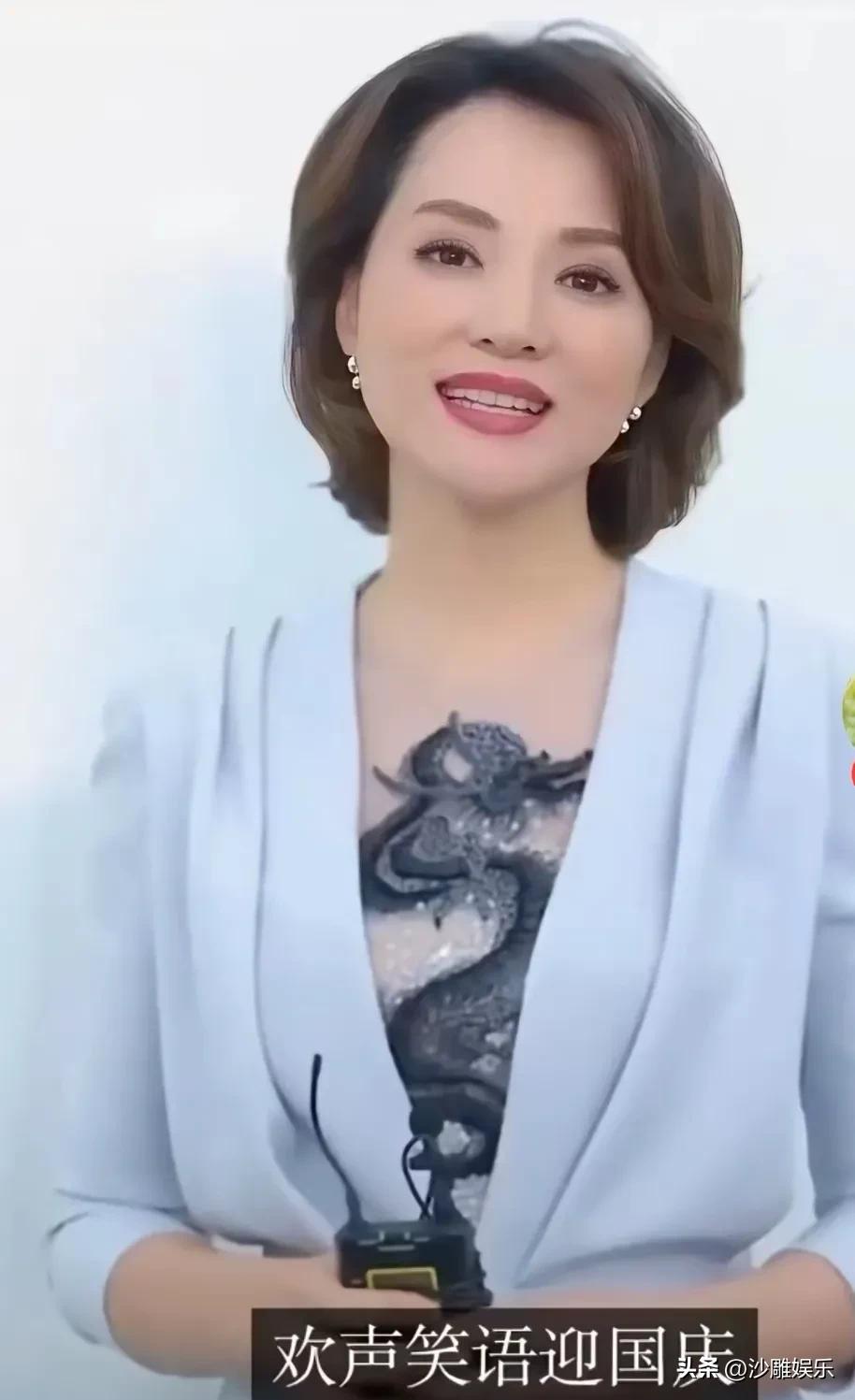 董卿国庆送祝福，短短10秒，状态非常好！

10.1号刷到董卿的国庆祝福视频，短