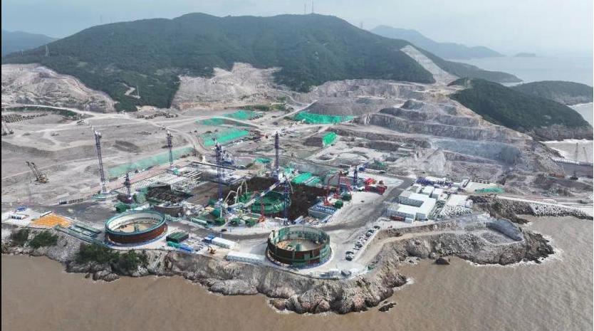 浙江为啥狂建核电？四个基地总投资超千亿

最近浙江金七门核电2号机组核岛完成第一