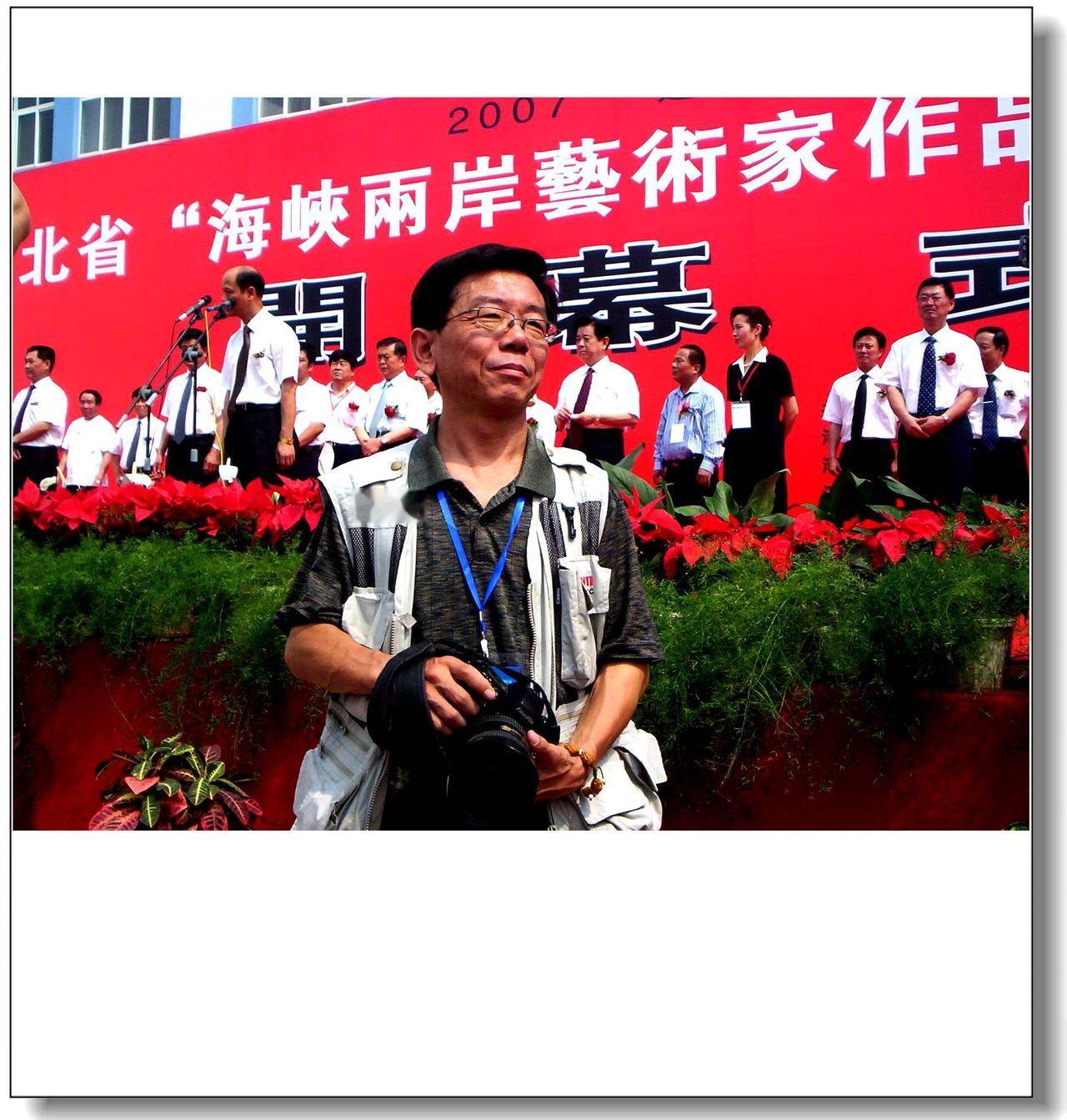本世纪初的媒体人物摄影。  作者：宋凤洲