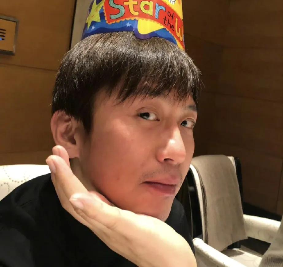 邓超，太损了[捂脸]

3月31日下午一点多，邓超再次发文，不过这次并非宣传五哈