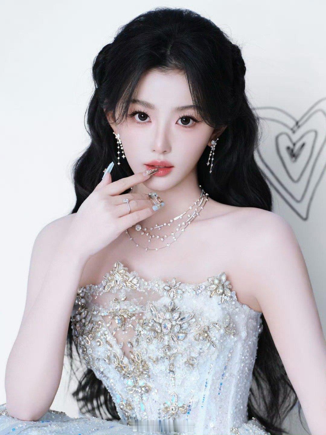 孔雪儿邪恶水蜜桃洗白了 恭喜孔雪儿成功“洗白”并拿奖！“邪恶水蜜桃”这个标签，因