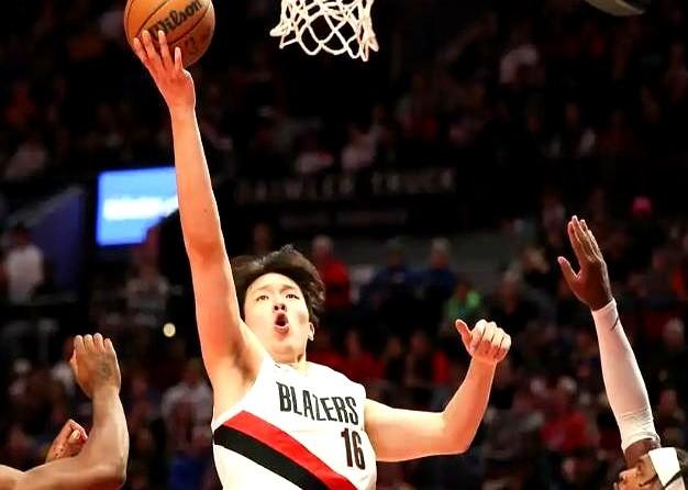 北京时间10月17日09：00，NBA季前赛，开拓者客场PK爵士！
中国球员的季