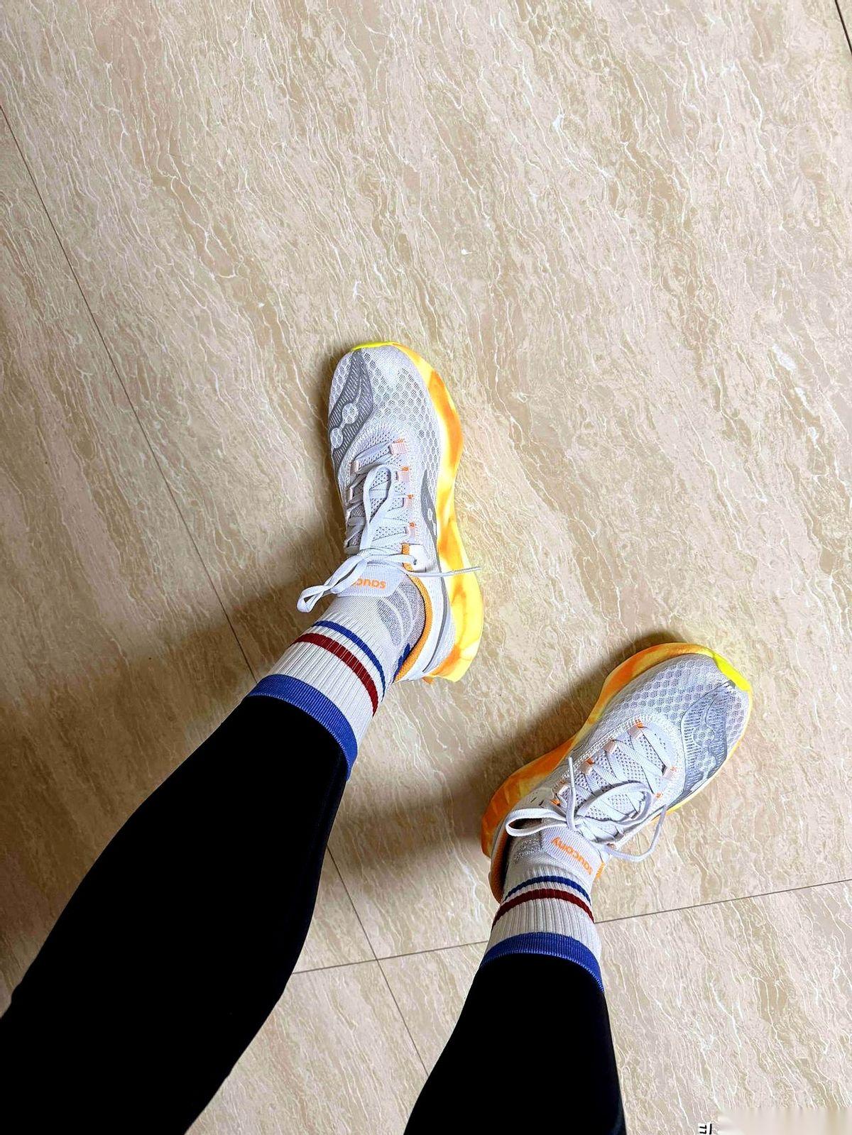 我时常怀疑，就我那6分配的龟速，到底配不配穿碳板？
这问题在我脑子里盘了好几年。