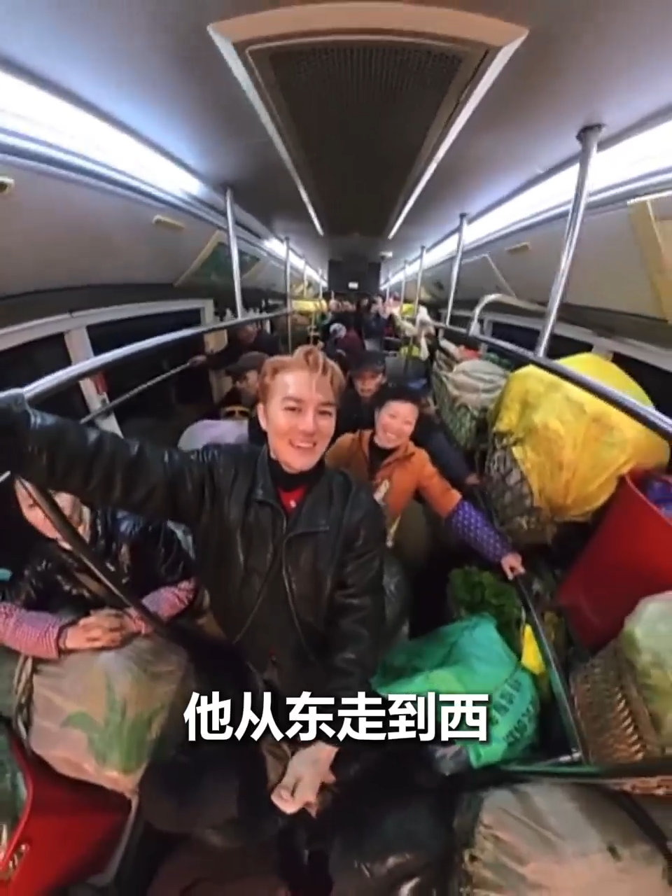 吴克群诠释何为真流量吴克群在贵阳谷定村主持蔬菜拍卖会，1小时售罄3万斤蔬菜，用真