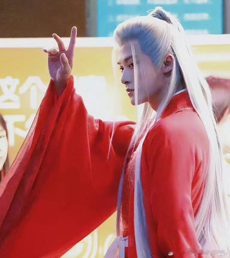 #红衣相柳# 哦莫莫～相柳大人红衣有些过于貌美了[哇]真的太帅了！感觉一些梦女素