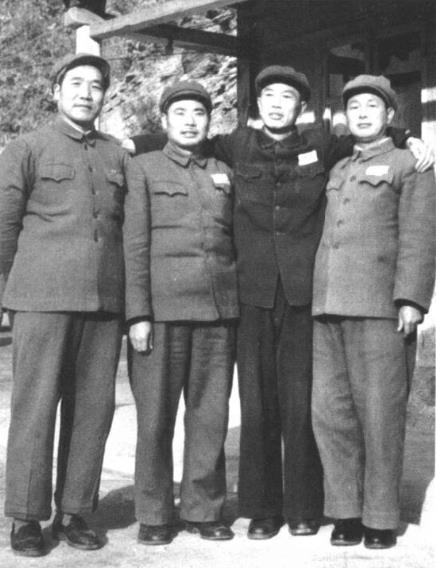 1954年春，在朝鲜桧仓志愿军总部合影.左起:李达、杨得志、邓华。