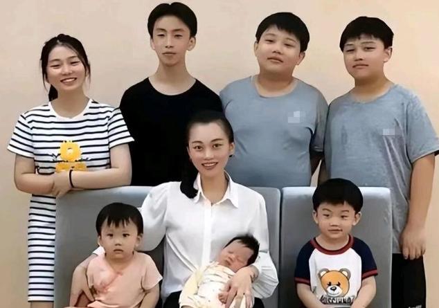 2006年，一个打工妹嫁给北大的高材生后，就给丈夫使劲生孩子，连续要了7个孩子，