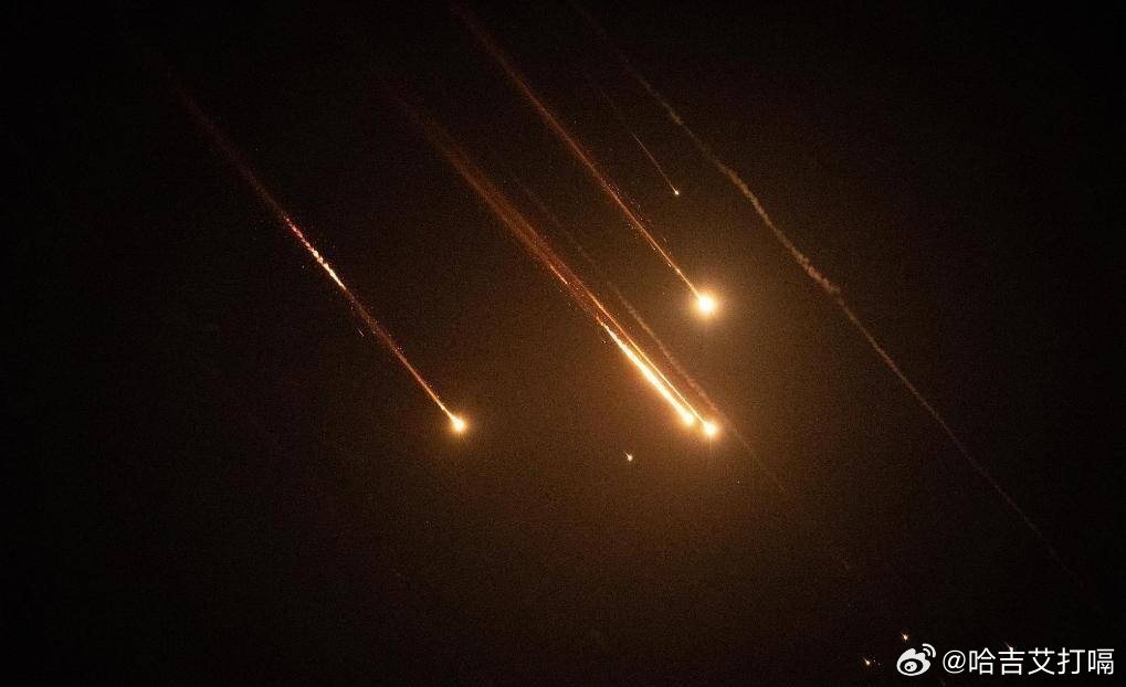 凤凰新闻【伊朗导弹的发射频次为何骤降？】很多人以为，伊朗这是弹库见底、后继无力的