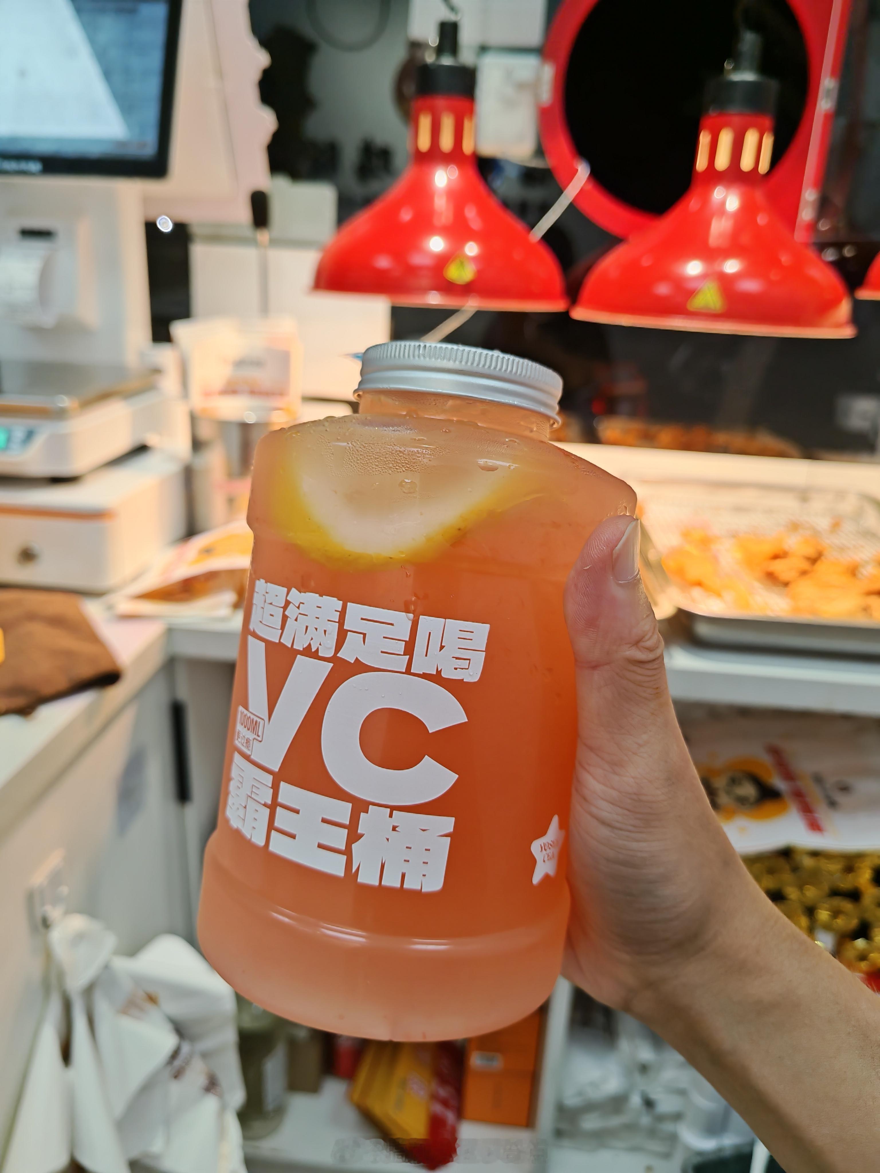 又是卖鸡腿的一天[酸][酸][酸][酸][酸]晚上喝上一桶等下班 ​​​