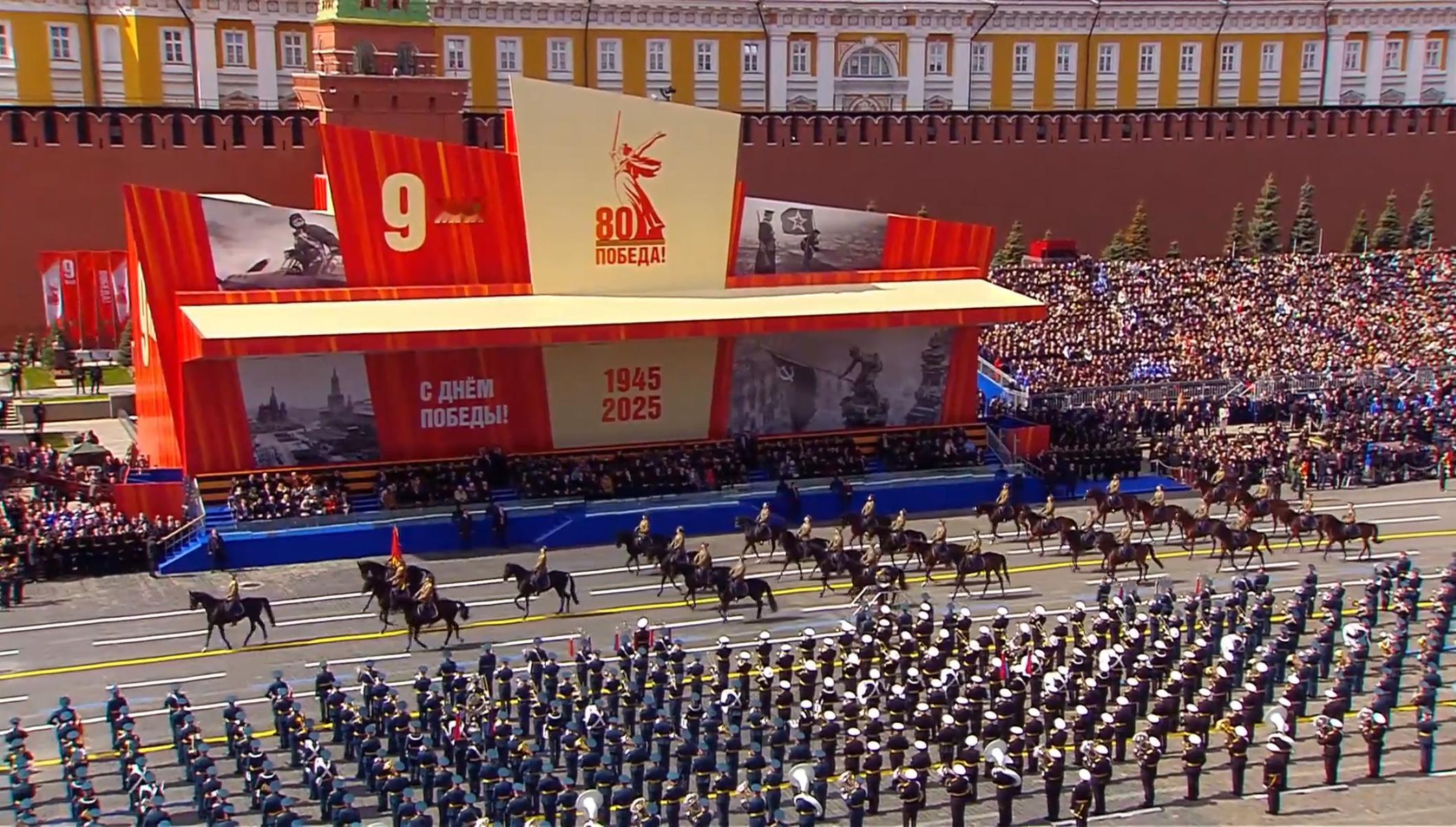 四条腿＞两条履带＞八个轮子