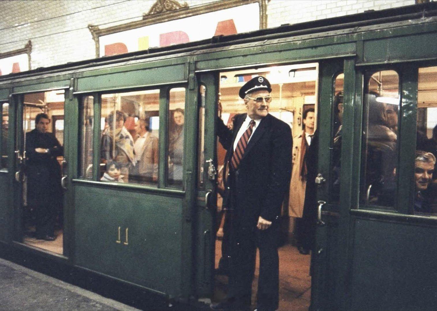 一直到20世纪80年代初，除了司机，巴黎地铁（le métro parisien