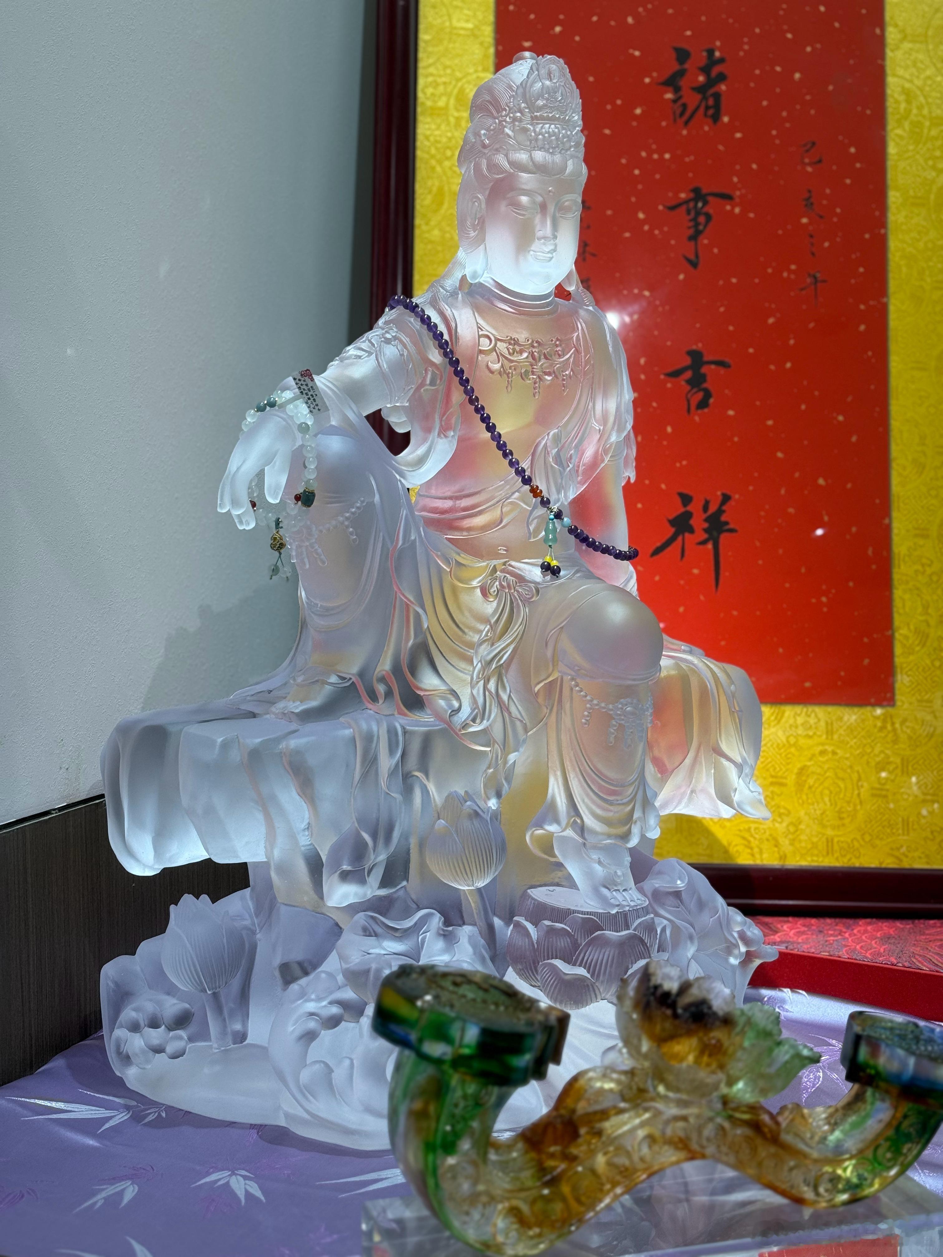 人这一生，藏心事的地方，从来不是心口，是肩膀。 日子熬久了，焦虑、琐碎、难言的委