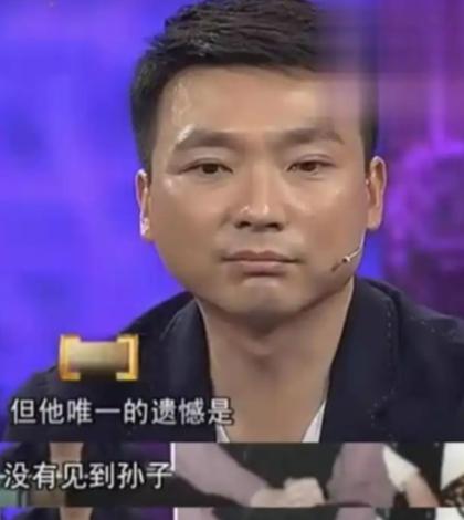 2000年结婚后，身为独子的康辉坚持当丁克。母亲哀求：“给我们生个孙子吧！”康辉
