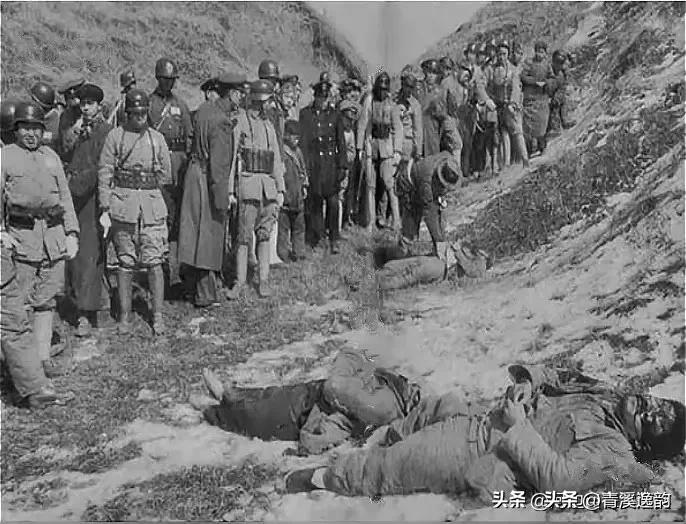 张自忠战死时，身边的随从马孝堂被日军一刀砍中脖子，他忍着剧痛滚进旁边的沟里。日军