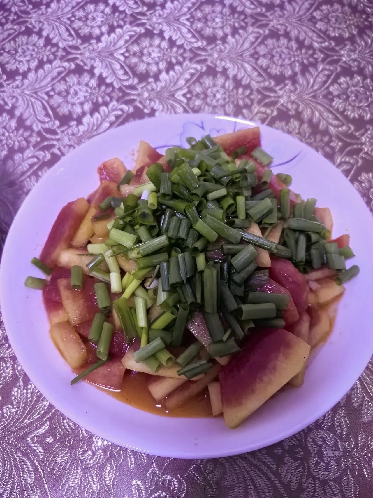 炒个西瓜皮当菜吃！