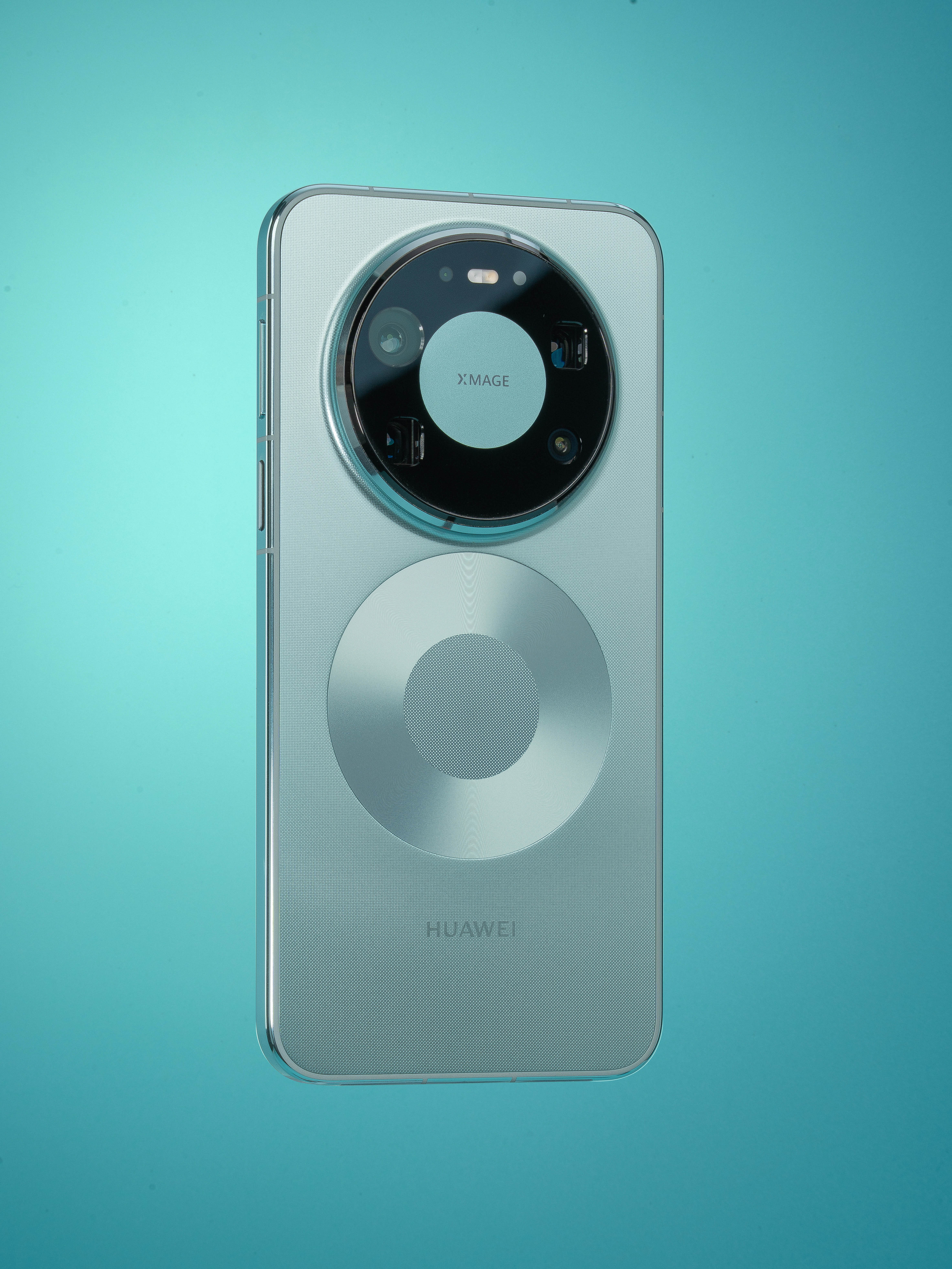 华为这次备受好评，Mate系列全系采用直屏设计，颜值非常出众。每款配色都很惊艳，