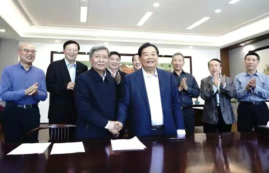 太好了！恭喜曹德旺！恭喜福耀科技大学！王树国老先生刚刚从西安交大卸任，这边就走马