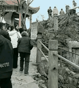 畜生就是畜生，根本不懂爱意的抚摸。