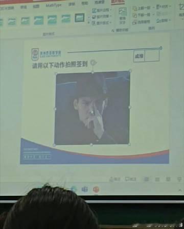 #向佐回应头像被用来拍照签到#这哥们挺抗压，但是性格很好，而且很理智呀 就是有点