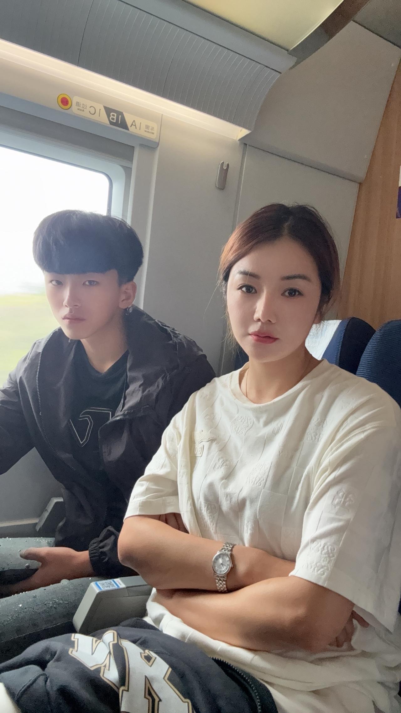 我的男孩已经悄悄长大了，时间 能磨平无数个难言的瞬间