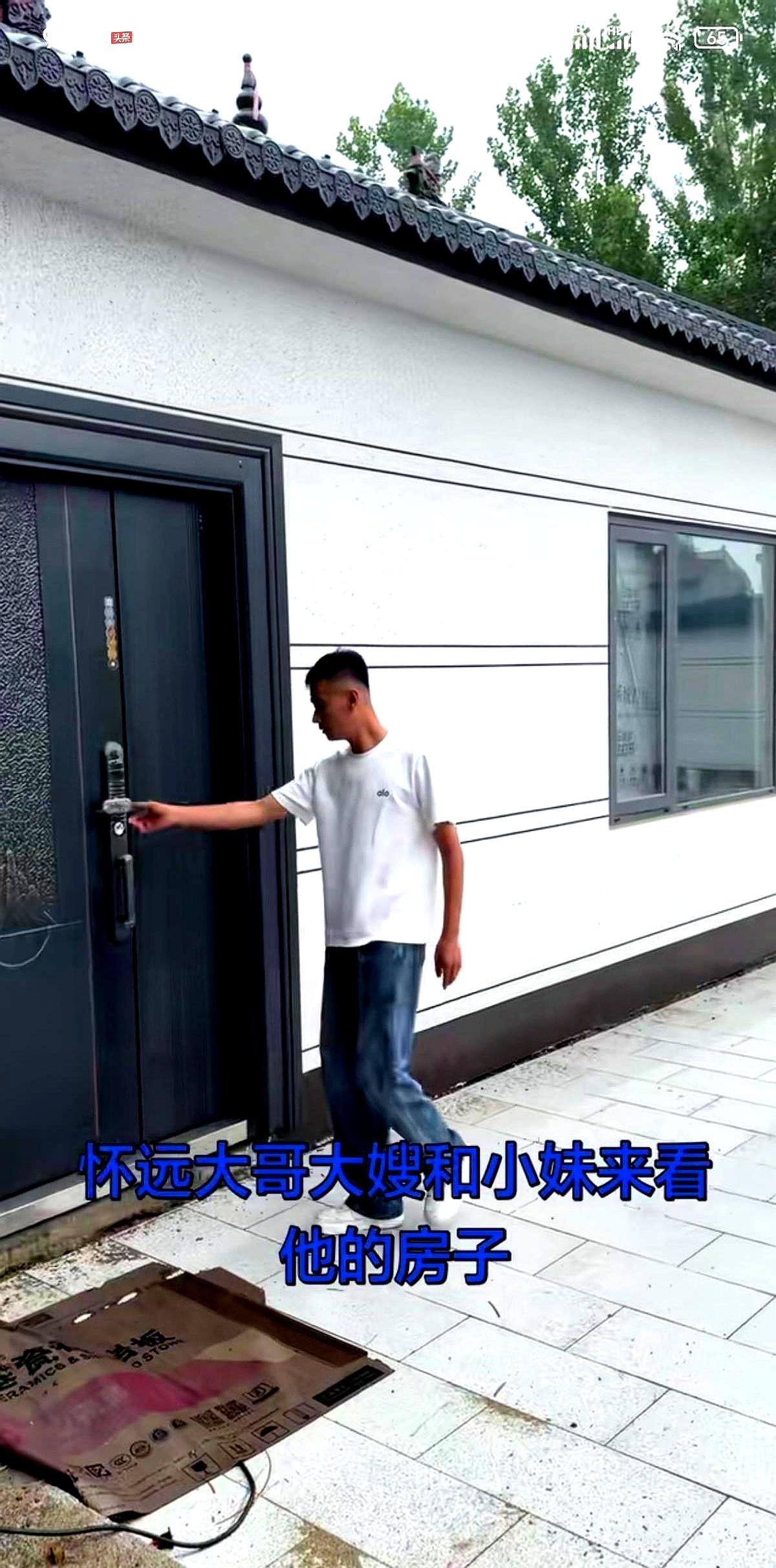 房子都封顶了，家却先散了，这事听着是不是挺扎心？
说白了，最让人难受的不是没房，