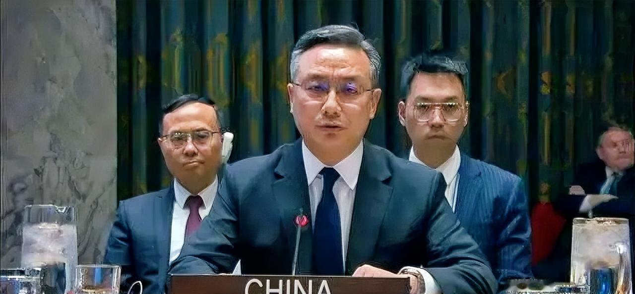 大快人心！安理会全票通过重磅决议，中方强硬表态：谁敢再伤害维和人员，绝不放过。6
