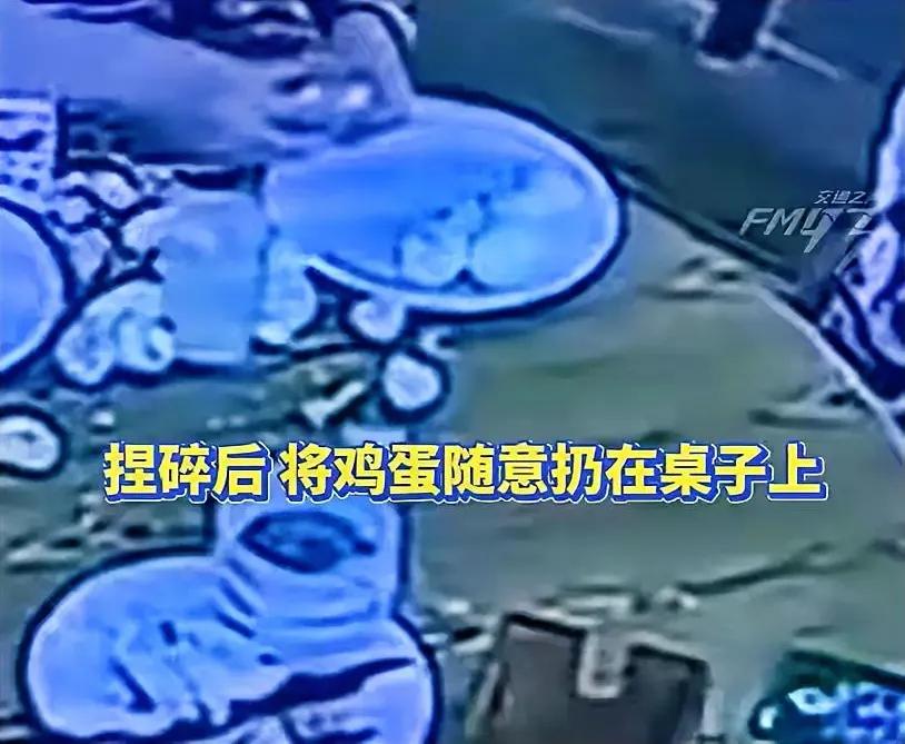酒店不让打包就捏碎？

陕西的一名女子在酒店进行早餐后，想要打包外带，但酒店的工