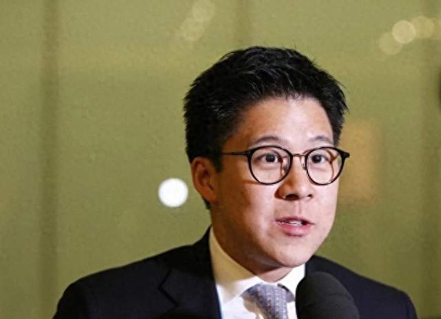霍启刚新身份：为何跨越半个世纪，霍家三代人才敲开这扇门？