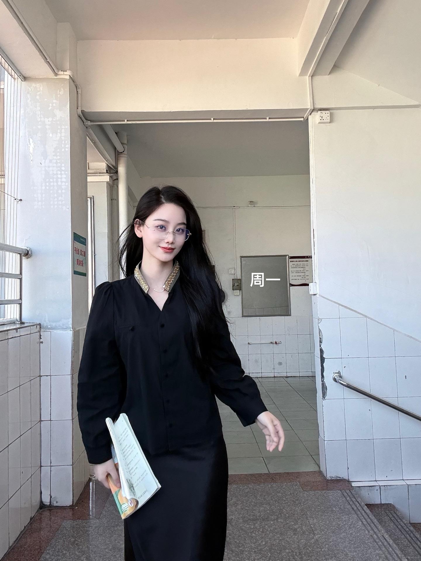那个爱穿裙子的语文老师一周穿搭。