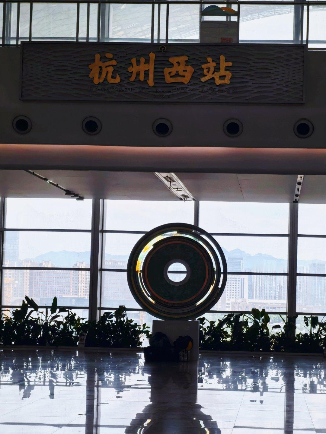 谁抢走了我去横店的🎫呀~~~我只能站一个小时过去了