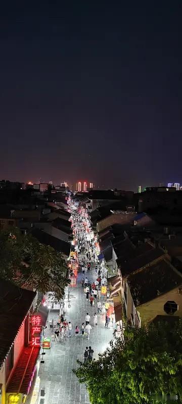 守纯粹本心，渡人间万象

人间百态，众生万象，从来没有一模一样的灵魂。人世如辽阔