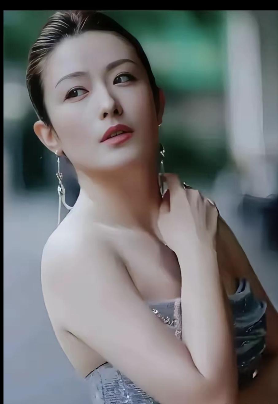 徐百慧（曾用名：徐百卉），出生于1983年8月3日，吉林省长春市人，汉族，中国内