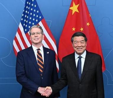 中国发展到今天，国际威望可以说非常高！但你会发现，各国领导人去美国，总想赢得美国