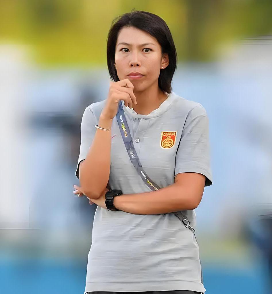 江苏无锡女足主帅陈婉婷为什么敢说真话，让足协听了不乐意。看看她的经历，就明白了她
