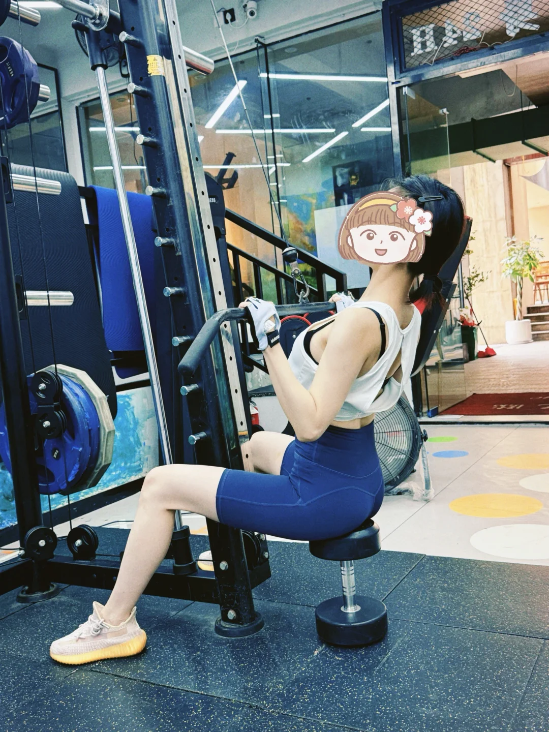 今日练背，我和辣妹