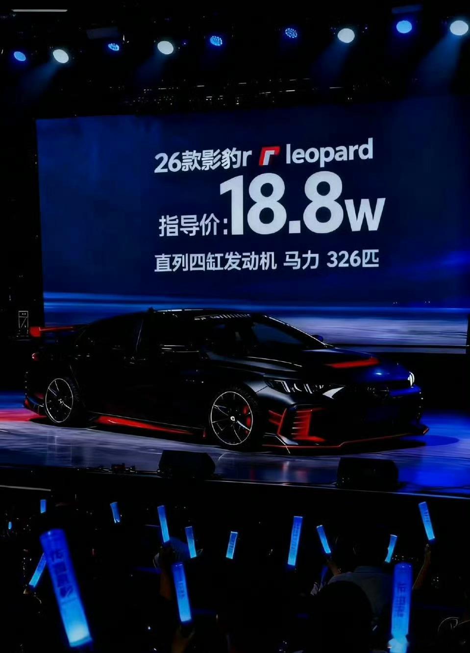 我也觉得18.8万的326马力油车好炸裂真心想试但为什么所有人发的都是同一张照片
