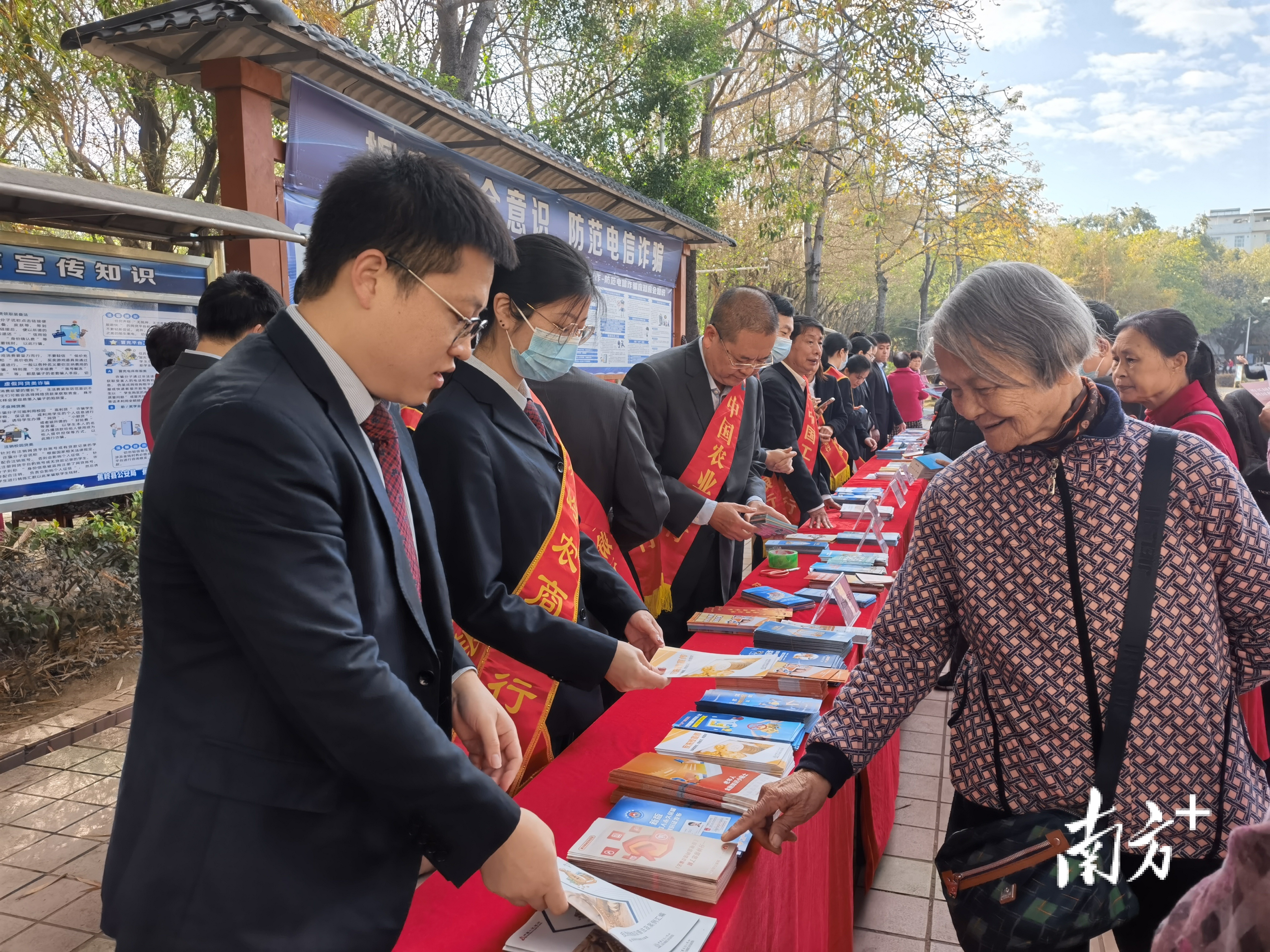 梅州蕉岭8家金融机构联合开展存款保险联合宣传活动