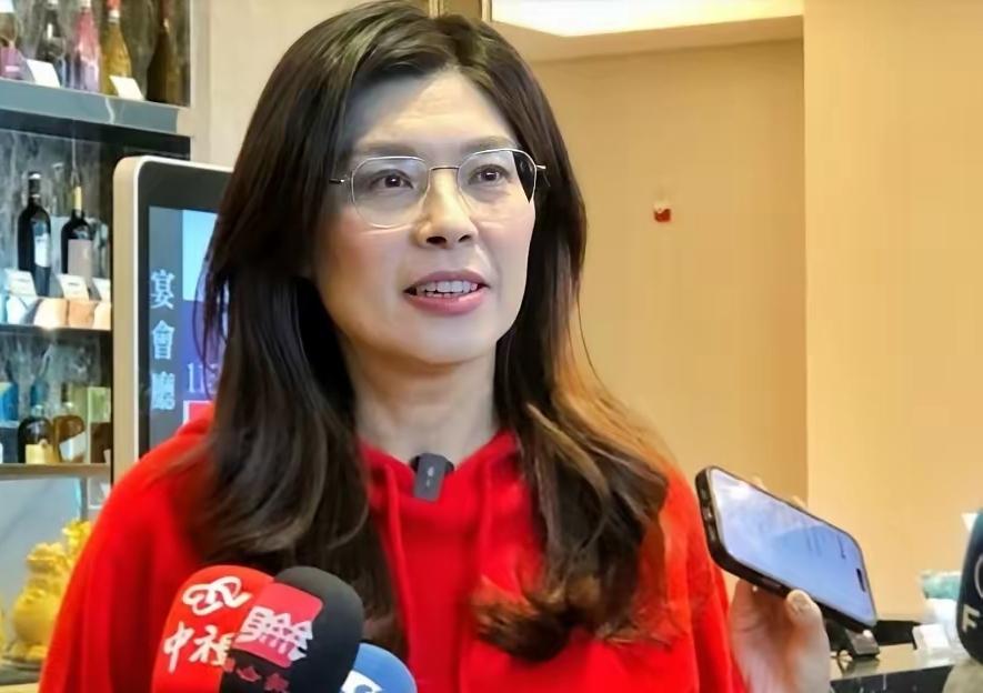 郑丽文今天（2月8日）直接拒绝了卢秀燕有关“台中提名民调早点做”的建议，全程态度
