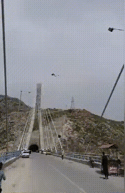 这次美国F一15E“打击鹰”战斗机被伊军击落在伊境内给伊军提个醒，由于飞行员随身